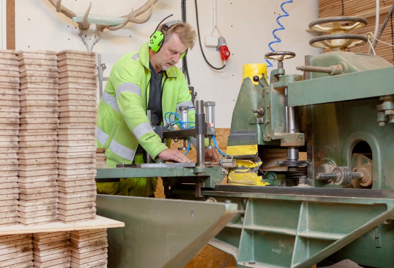 Swedish craftsman makes custom wooden floors